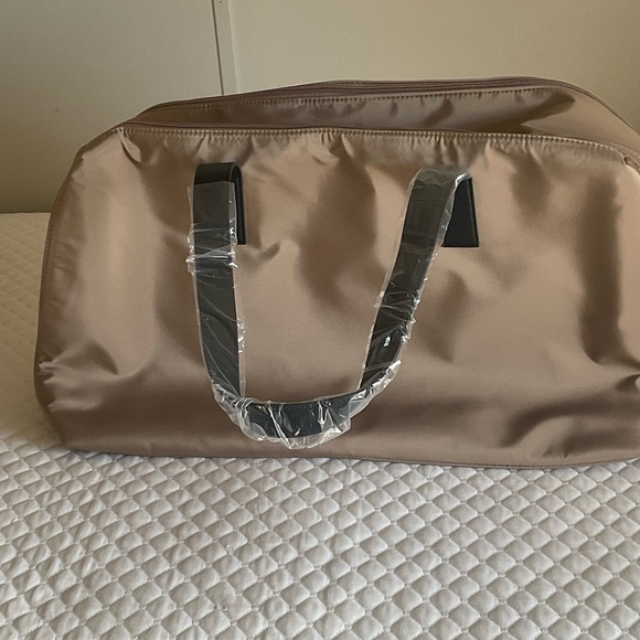 Avon Other - Avon Weekender Travel Bag